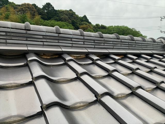 瓦屋根の漆喰の剥がれ